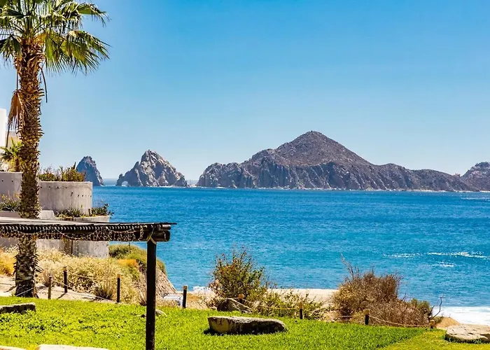 Beachfront Luxury W Pool Appartamento *